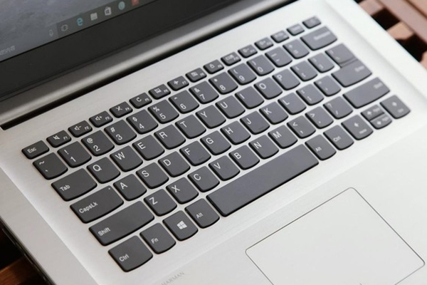 辦公用的筆記本聯(lián)想IdeaPad 320S