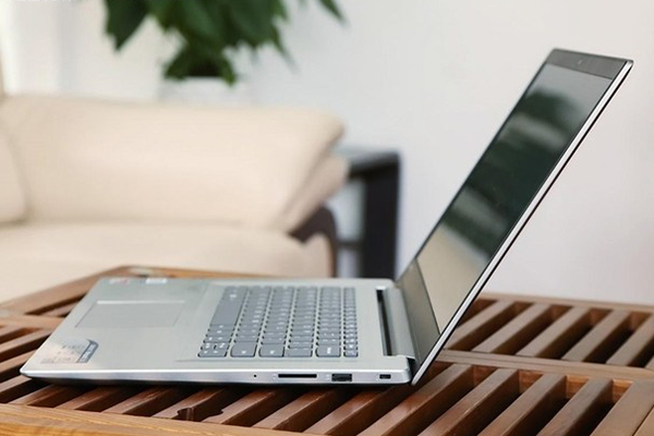 辦公用的筆記本聯(lián)想IdeaPad 320S
