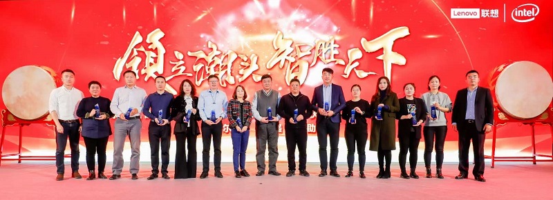 正方康特董事長(cháng)（中）榮獲FY20聯(lián)想京津冀商用大客戶(hù)代理商合作金獎